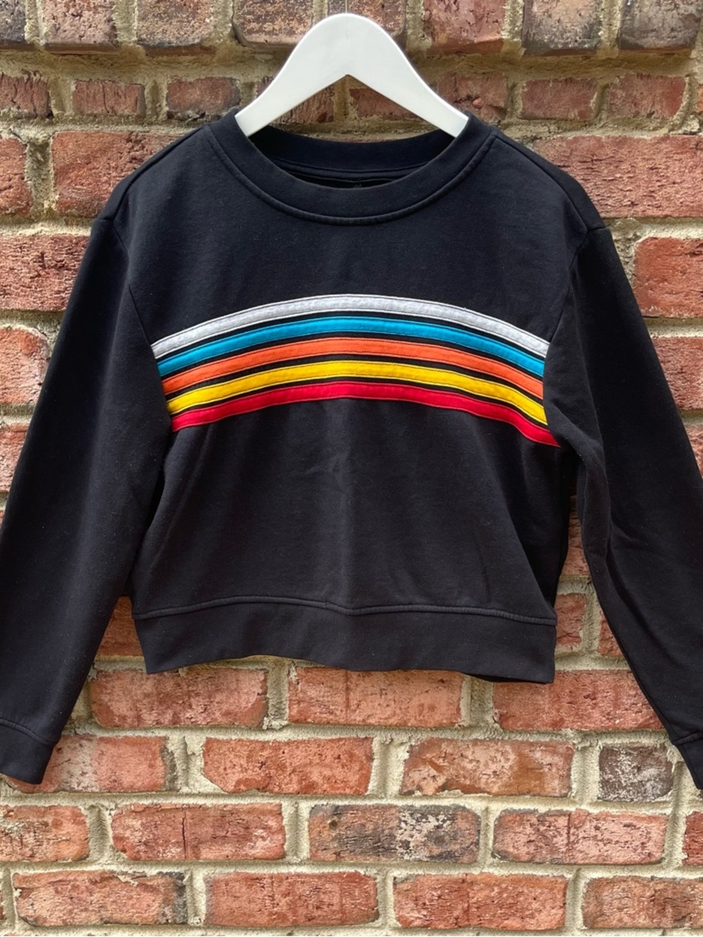 Vanilla Star Black Retro Sweatshirt Sweatshirt w/ Neo Nostalgia Rainbow Stripes
